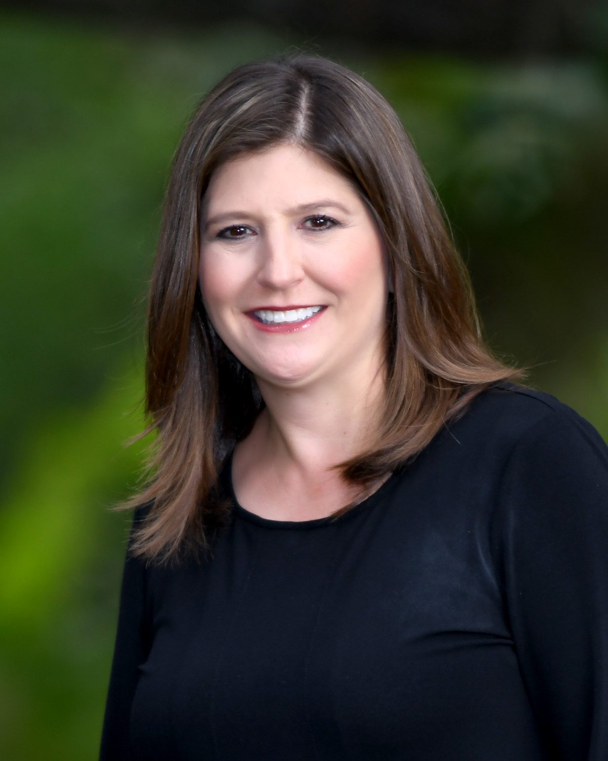 Sandra Hewett Named Investor Relations Manager for The Vista Companies